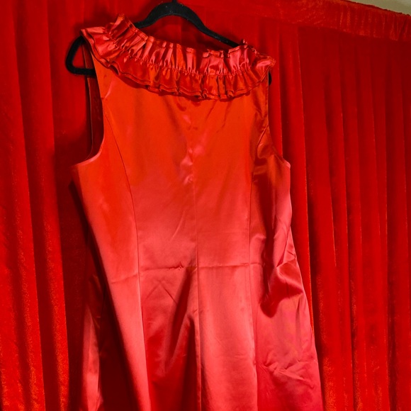 Red dress - Picture 9 of 13